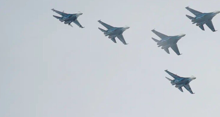 Фото День ВДВ 2 августа 2025 года: история праздника, почему десантники купаются в фонтанах и громко кричат 2 - Сиб.ФМ Фото День ВДВ 2 августа 2025 года: история праздника, почему десантники купаются в фонтанах и громко кричат 2